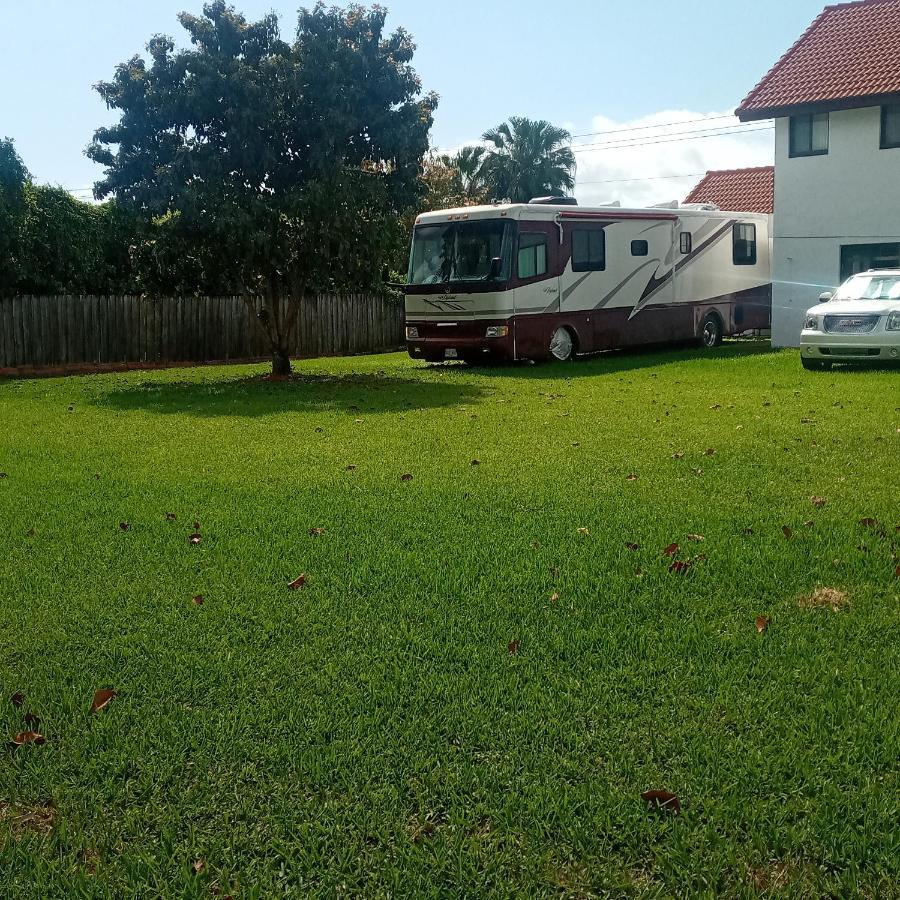 מיאמי Remodeled And Comfortable Rv - Free Parking מראה חיצוני תמונה