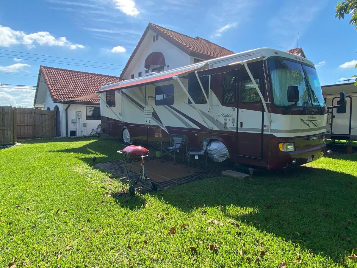 מיאמי Remodeled And Comfortable Rv - Free Parking מראה חיצוני תמונה